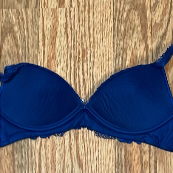 Victoria’s Secret Body by Victoria No Wire Blue Lace Bra, 32A - Picture 5 of 7